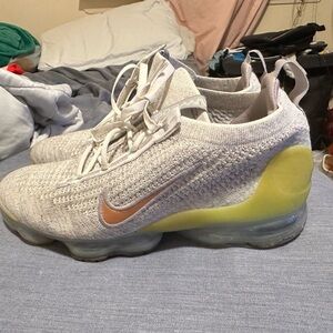 Nike Kids' VaporMax Flyknit Sneakers - grey and Gold